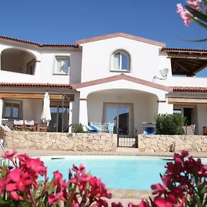 Mediterranean Sea Shell Pool House Ferienhaus